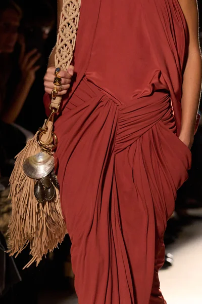 Look 18
